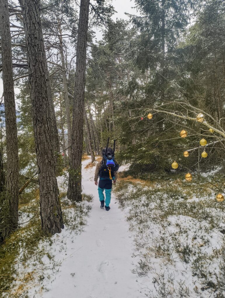 Thermal shirt, fleece and waterproof jacket as layers for winter packrafting